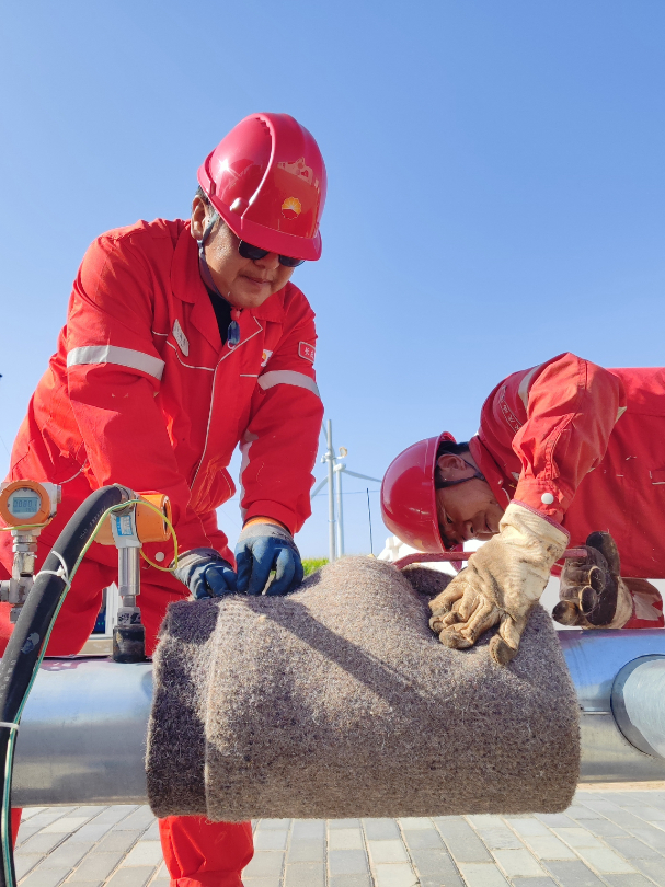 5.【新征程 创一流】砖井:冬防保温“三步走” 助力原油产量硬达标(图)1.jpg