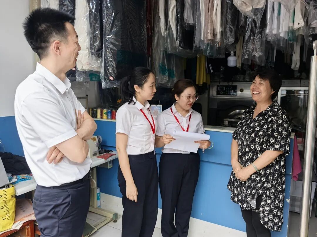 红旗攻坚队2.jpg 红旗攻坚队2.jpg