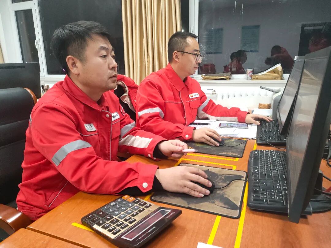 学庄:纷纷飞雪稳上产 全员出击保运行 (19).jpg