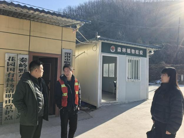 暗访组现场问询护林员