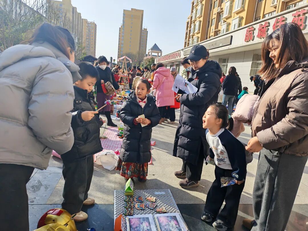 集市现场热闹非凡