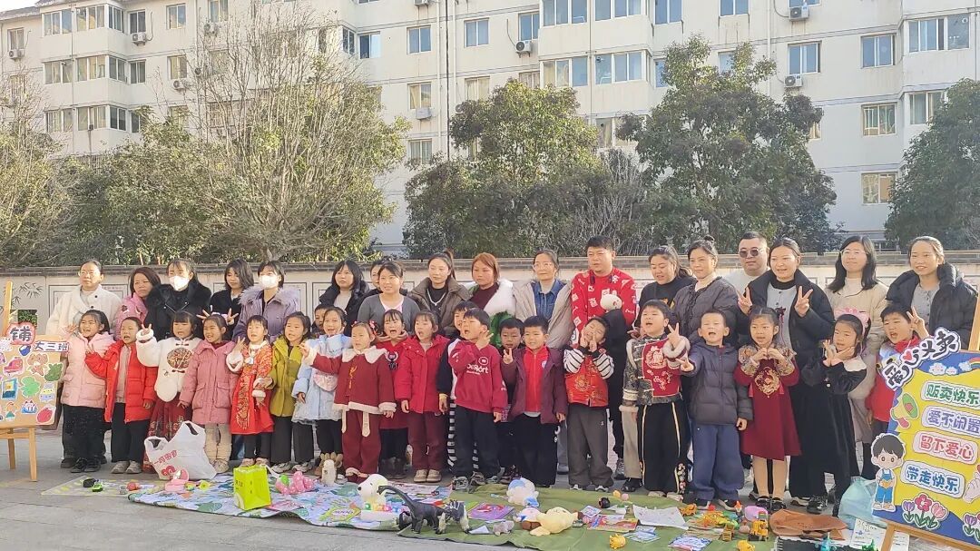 亲子集市活动赢得大家称赞