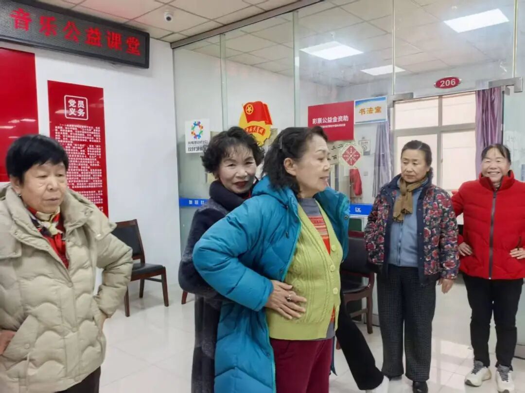 正在排练中的“芳华”合唱团