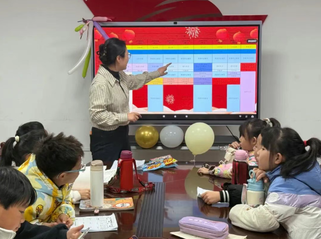 “萤光童行”寒假公益课堂