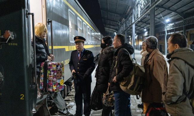 站站停的“慢”火车,串起山里村民的幸福