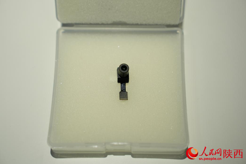 赛富乐斯研发的Micro-LED光机。人民网记者 李志强摄