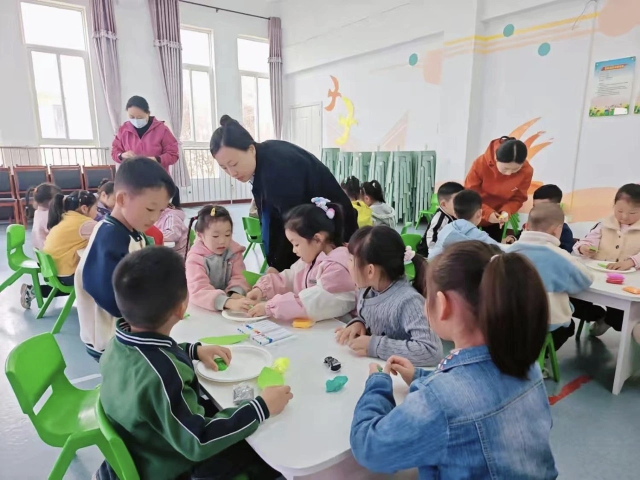 巧手捏“青团”