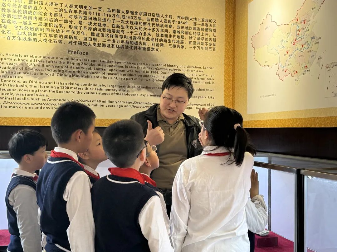 参观蓝田猿人遗址